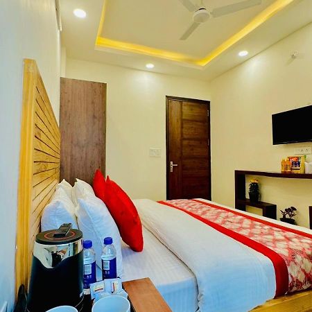 Hotel Ashram View Just 10 Minute Away Form Nizamuddin Railway Station Nuova Delhi Esterno foto
