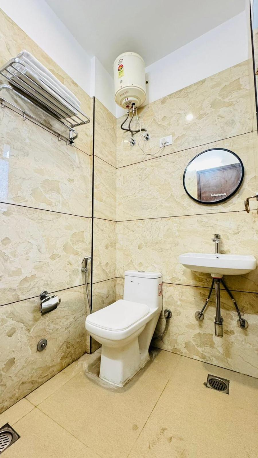 Hotel Ashram View Just 10 Minute Away Form Nizamuddin Railway Station Nuova Delhi Esterno foto