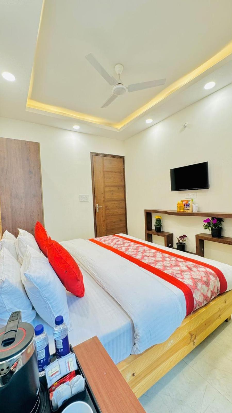 Hotel Ashram View Just 10 Minute Away Form Nizamuddin Railway Station Nuova Delhi Esterno foto