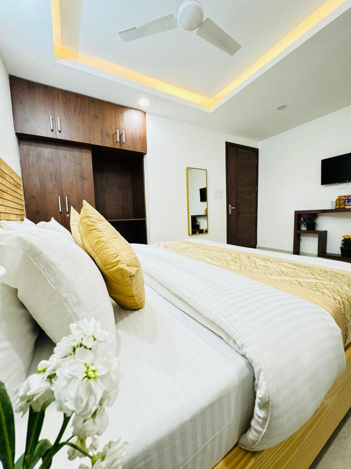 Hotel Ashram View Just 10 Minute Away Form Nizamuddin Railway Station Nuova Delhi Esterno foto