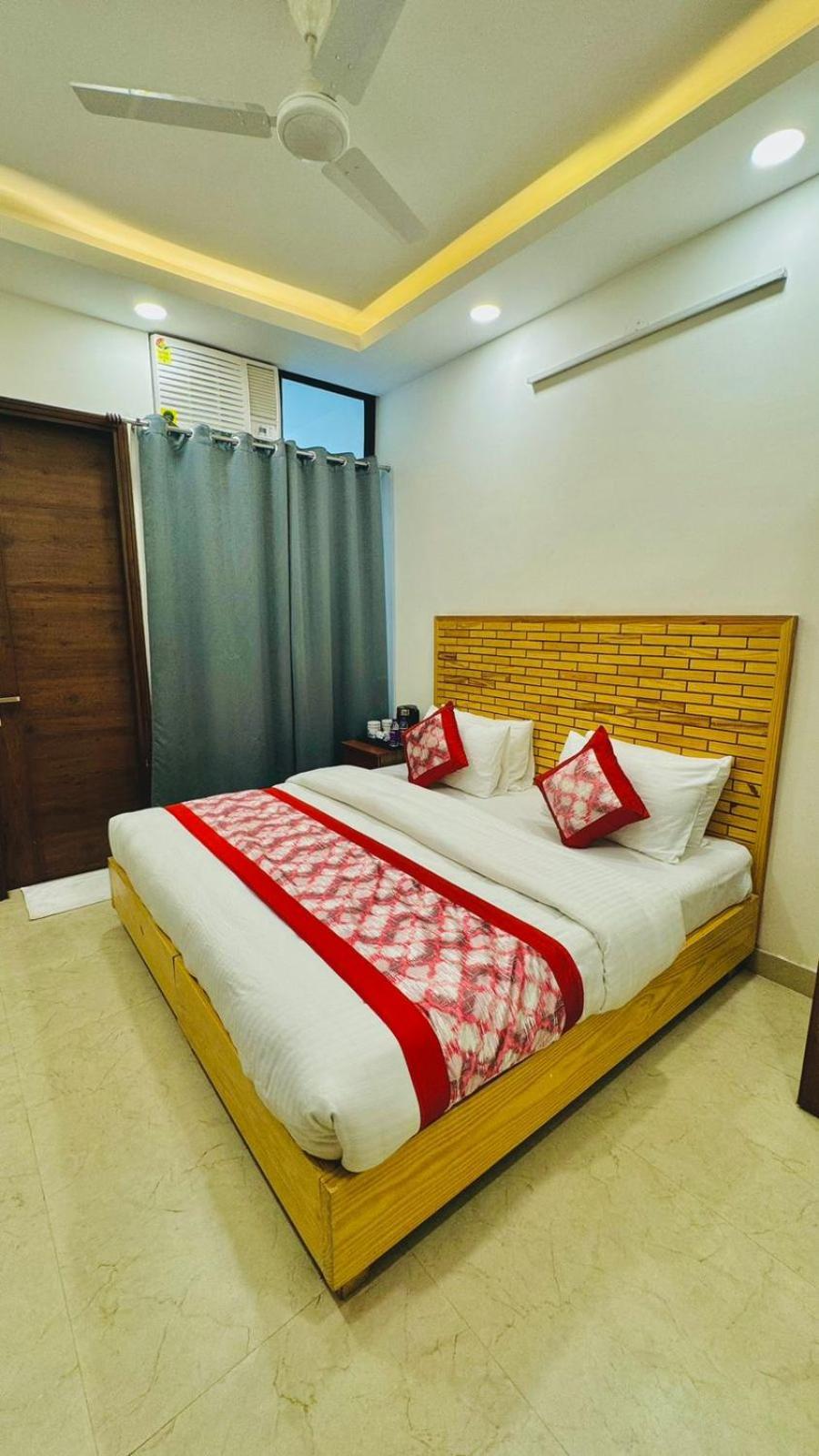 Hotel Ashram View Just 10 Minute Away Form Nizamuddin Railway Station Nuova Delhi Esterno foto