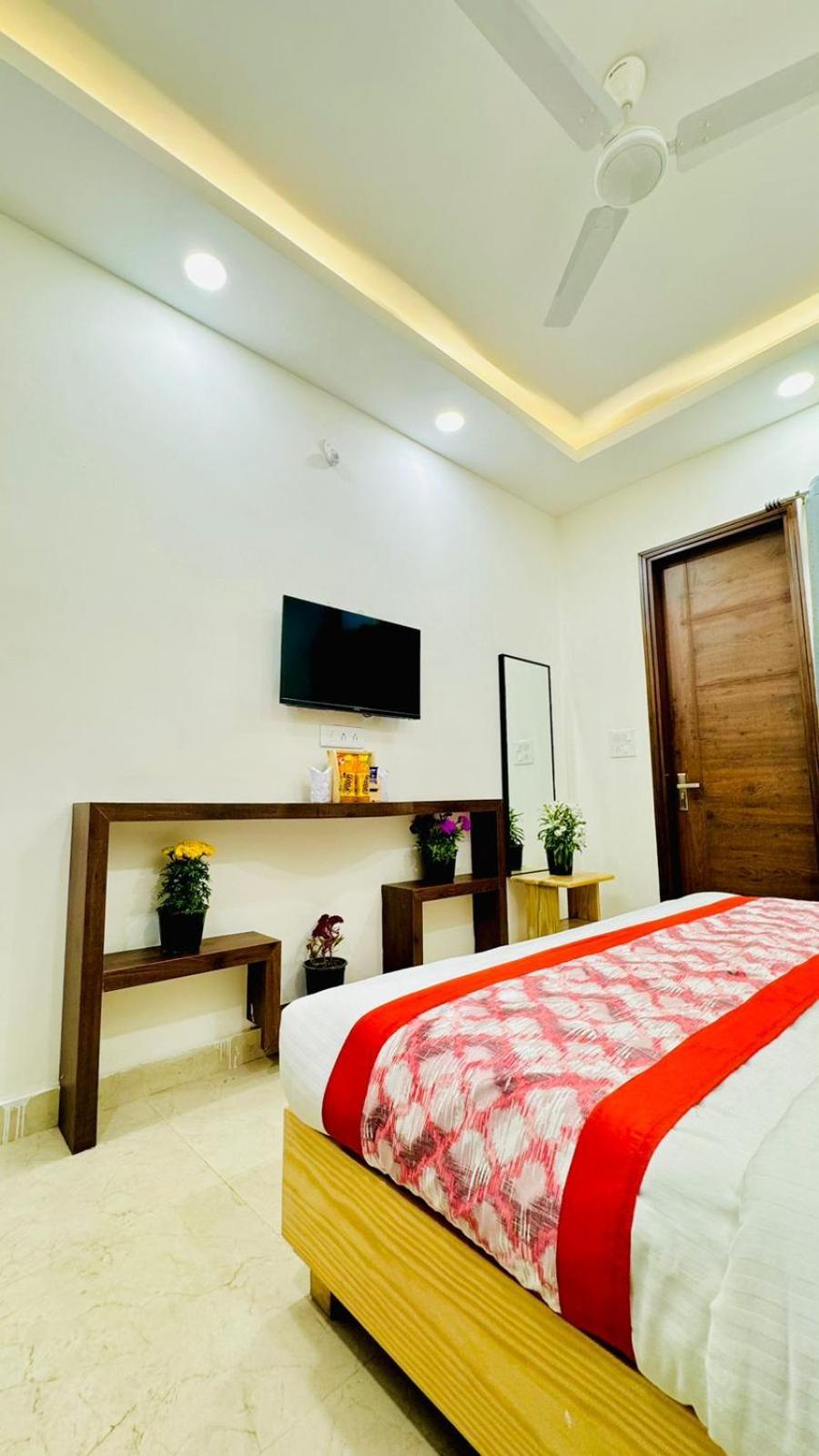 Hotel Ashram View Just 10 Minute Away Form Nizamuddin Railway Station Nuova Delhi Esterno foto