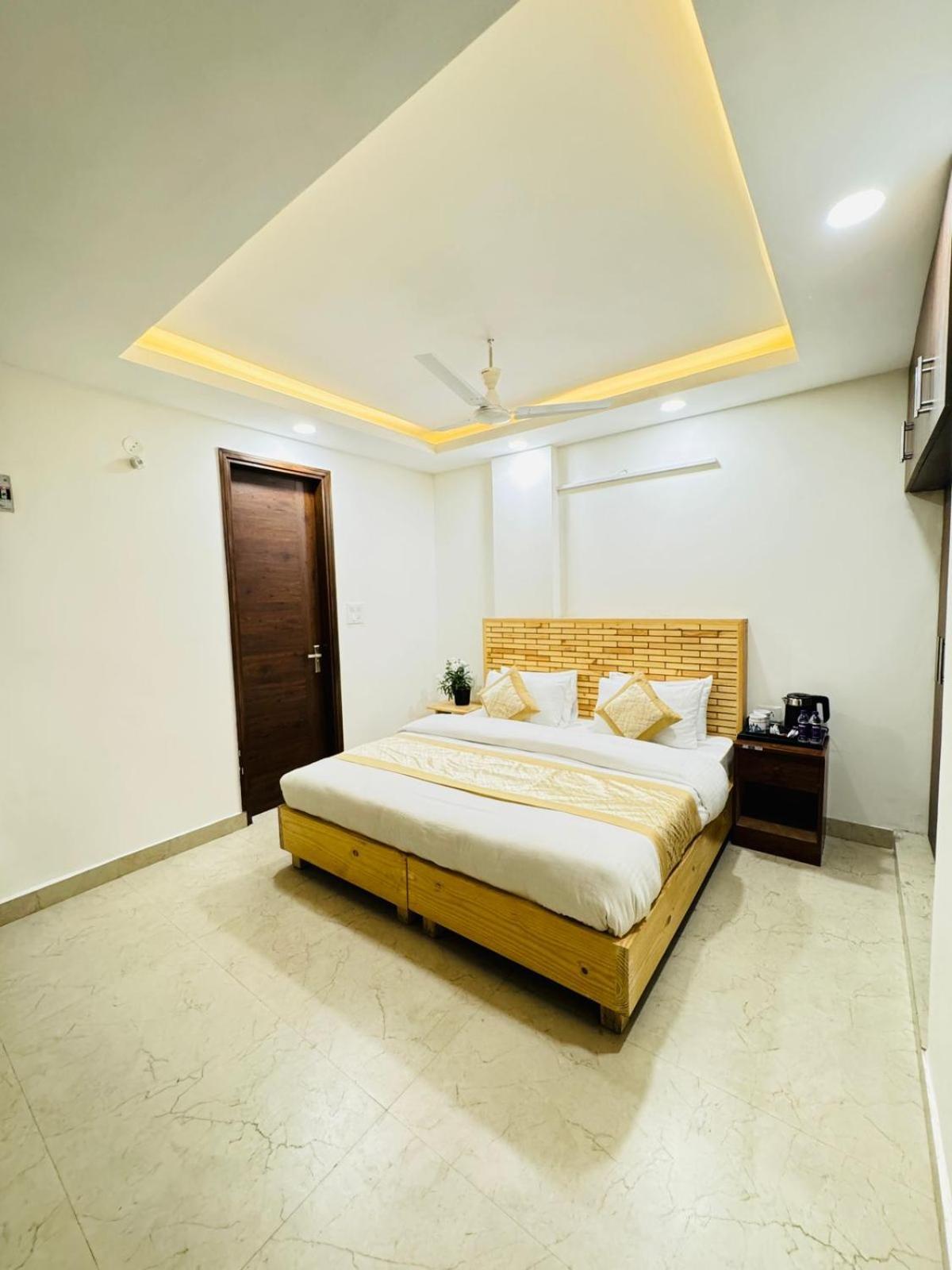 Hotel Ashram View Just 10 Minute Away Form Nizamuddin Railway Station Nuova Delhi Esterno foto