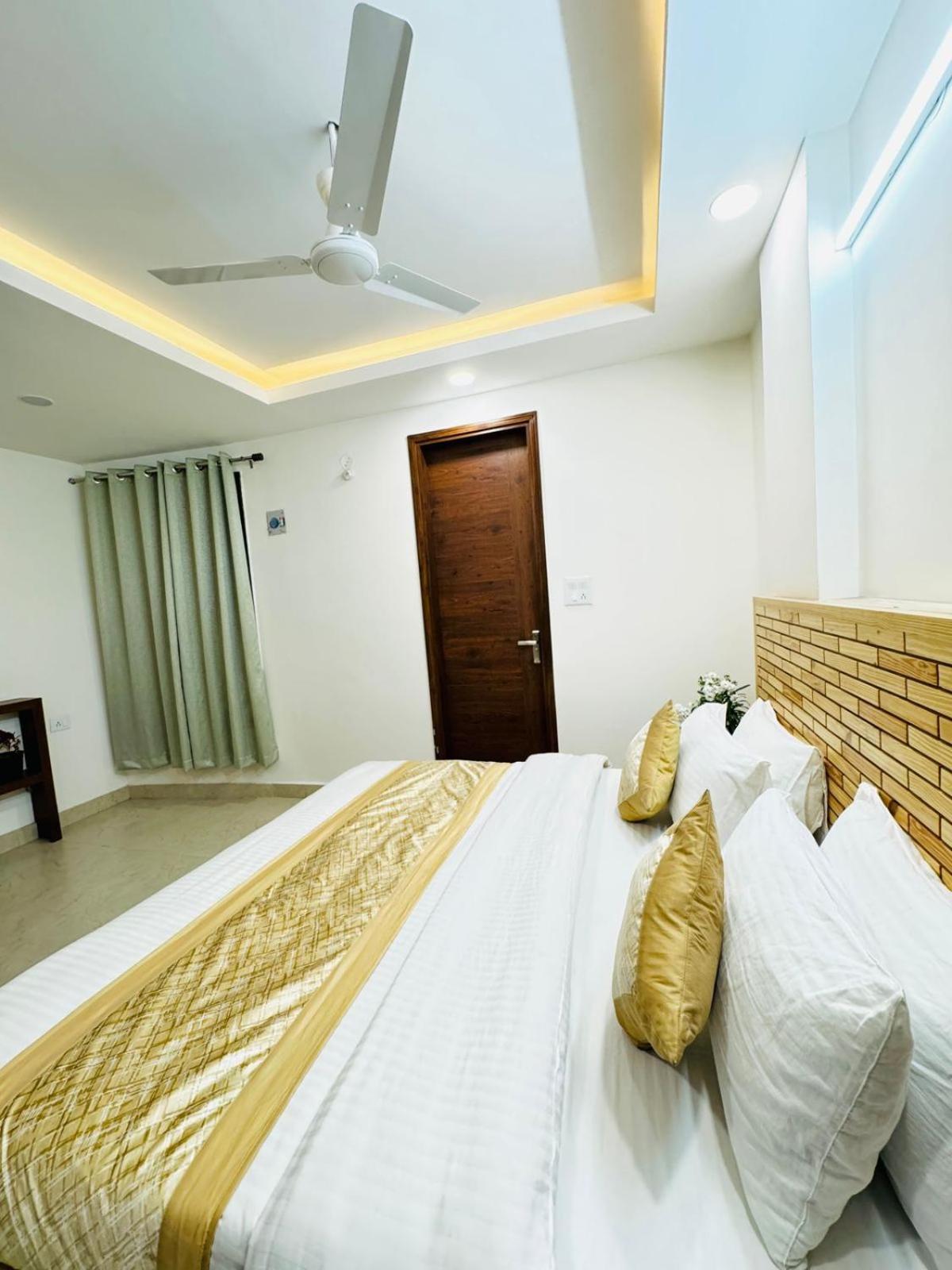 Hotel Ashram View Just 10 Minute Away Form Nizamuddin Railway Station Nuova Delhi Esterno foto