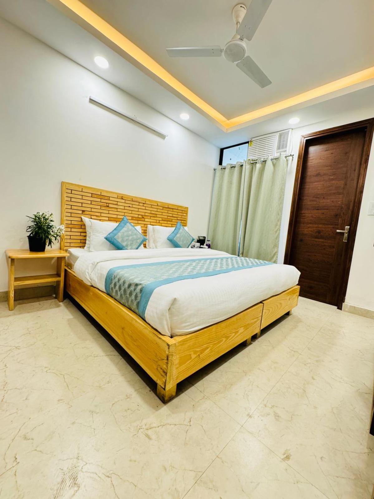 Hotel Ashram View Just 10 Minute Away Form Nizamuddin Railway Station Nuova Delhi Esterno foto