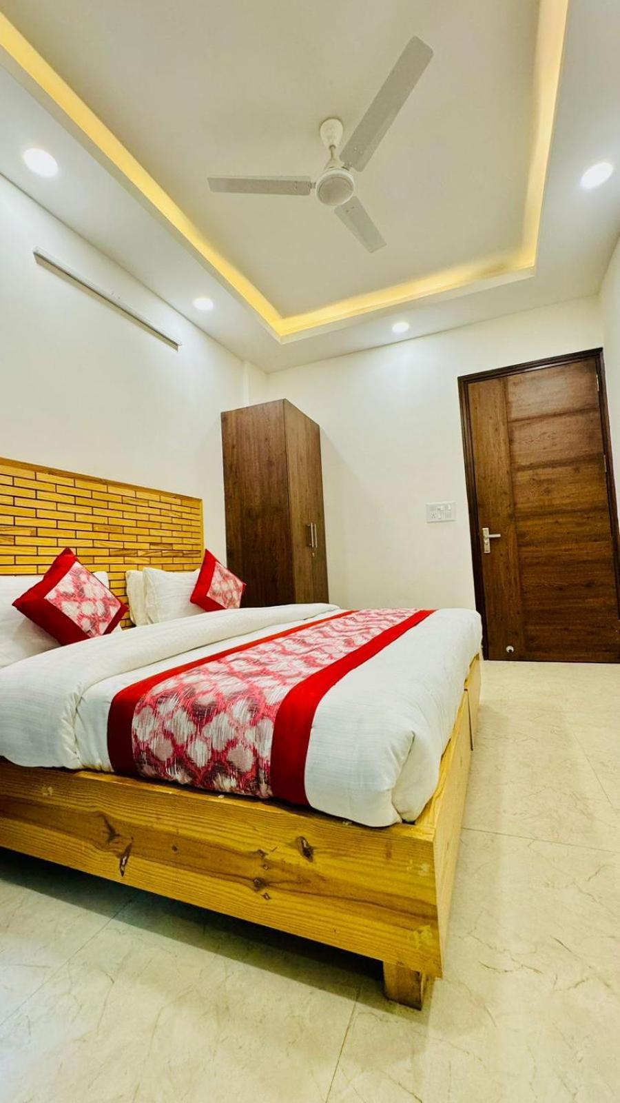 Hotel Ashram View Just 10 Minute Away Form Nizamuddin Railway Station Nuova Delhi Esterno foto