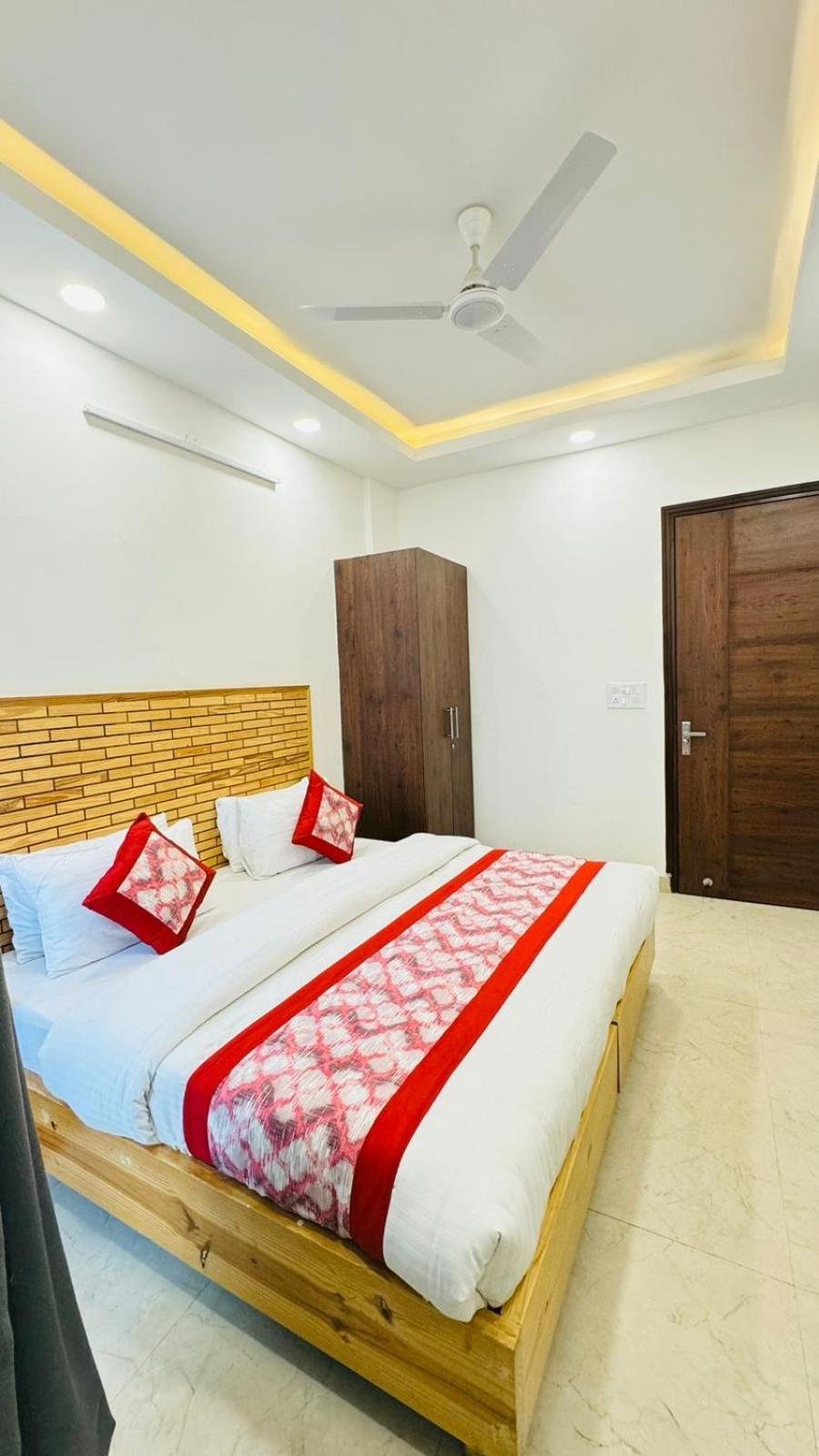 Hotel Ashram View Just 10 Minute Away Form Nizamuddin Railway Station Nuova Delhi Esterno foto
